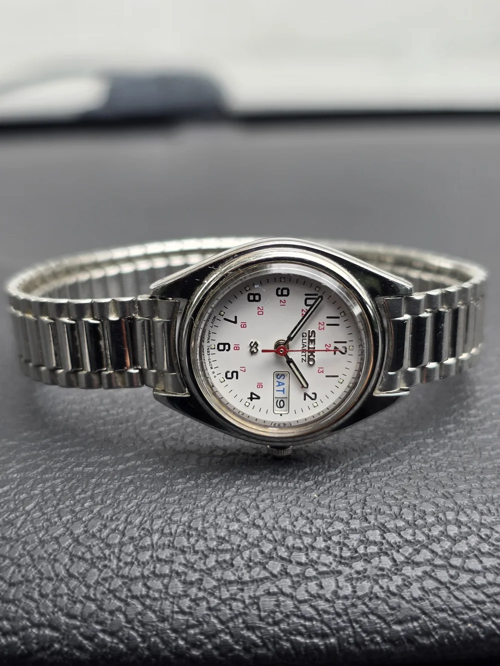 Vintage Seiko Railroad-Style Watch with White Dial – Women's Elastic Bracelet